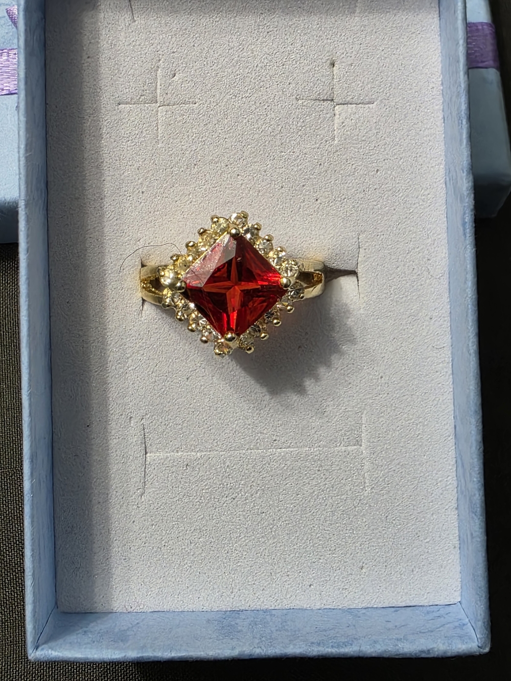 Estate - Gold Tone - Fashion Vintage - Red Stone Ring - Item 424